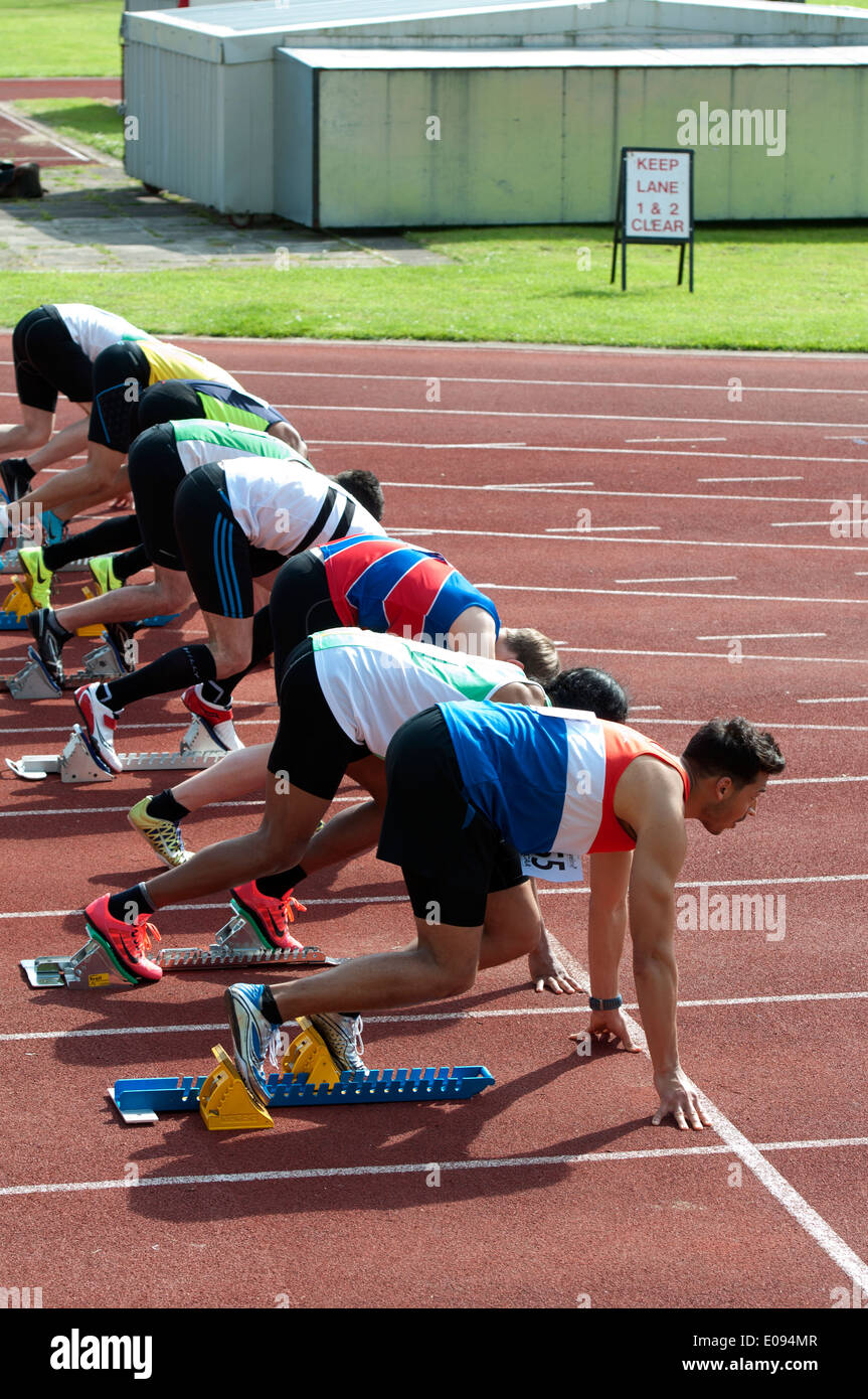 Athlete start 100m hires stock photography and images Alamy